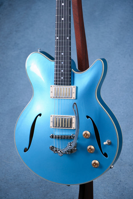 Eastman Romeo LA Thinline Electric Guitar - Celestine Blue - P2303162