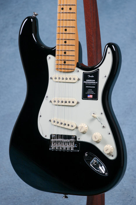 Fender American Professional II Stratocaster Maple Fingerboard - Black - US210091928