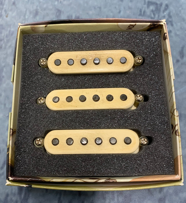 Bare Knuckle PAT Pend 63 Veneer Board Single Coil Strat Pickup Set - Aged Cream - 56 RW/RP Vintage Stagger