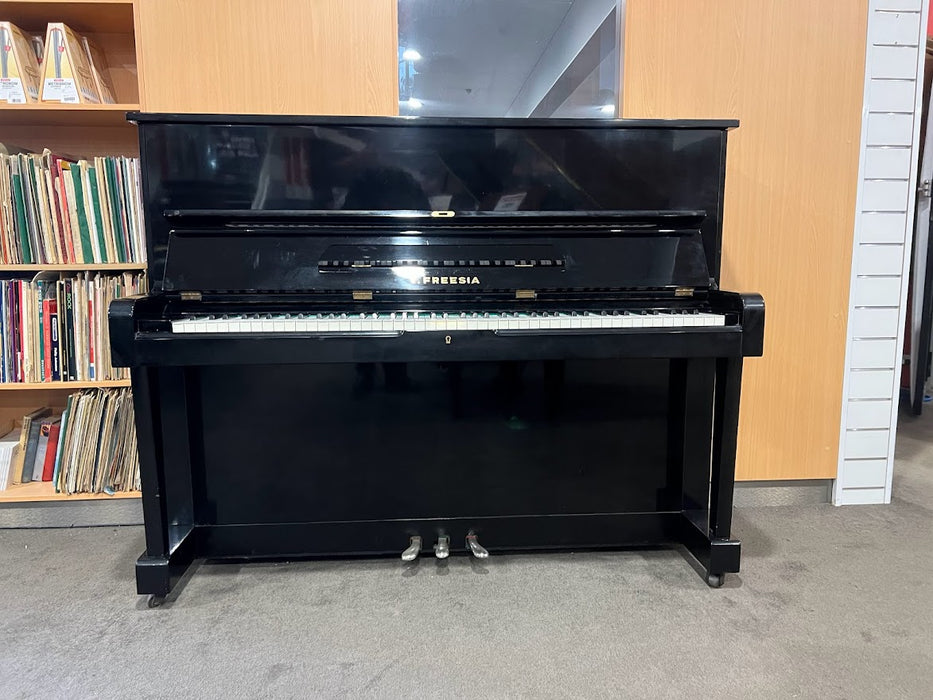Freesia YF-1 119cm Preowned Upright Piano 41922 - Polished Ebony