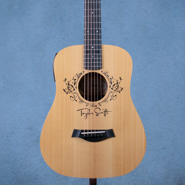 Taylor TSBTe Taylor Swift Signature Baby Acoustic - 2202064013