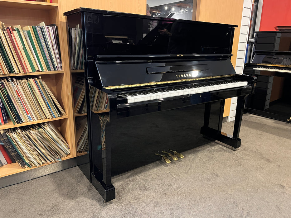 Yamaha U1M 121cm Preowned Upright Piano 3685885 - Polished Ebony