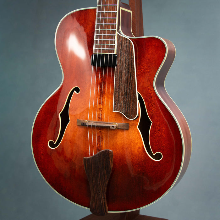 Eastman 2013 AR605CE Archtop Hollowbody Electric Guitar w/Case - Classic Finish - Preowned - DWmusic