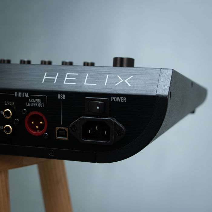 Line 6 Helix Floor Guitar Multi-Effects Processor w/Box - Preowned