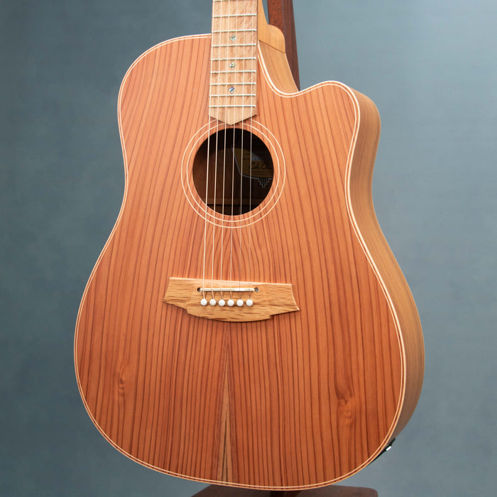 Cole Clark FL2EC-RDBL Acoustic Electric Guitar w/Case - Preowned