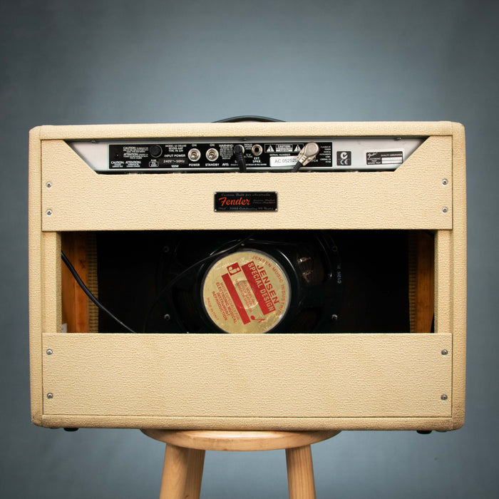 Fender 2005 Limited Edition '65 Deluxe Reverb Combo - Cream - Preowned