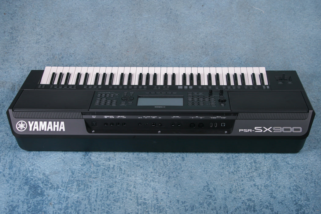 Yamaha PSRSX900 61 Key Portable Keyboard - Preowned