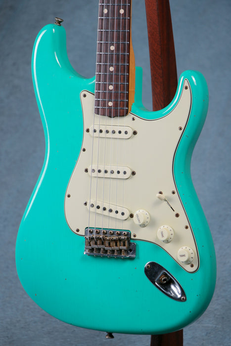 Fender Custom Shop 1962-1963 Stratocaster Journeyman Electric Guitar w/Case - Stainless Steel Frets - Aged Seafoam Green - Preowned