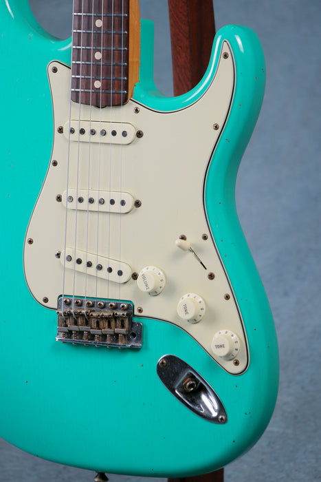 Fender Custom Shop 1962-1963 Stratocaster Journeyman Electric Guitar w/Case - Stainless Steel Frets - Aged Seafoam Green - Preowned