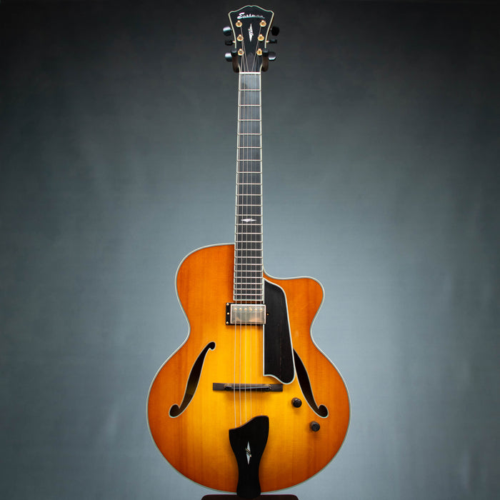 Eastman AR805CE-GB Hollow Body Electric Guitar - Goldburst - L2600959