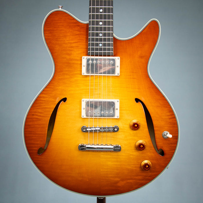 Eastman Romeo California Hollowbody Electric Guitar - Goldburst - P2401165
