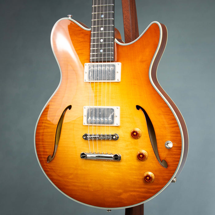 Eastman Romeo California Hollowbody Electric Guitar - Goldburst - P2401165