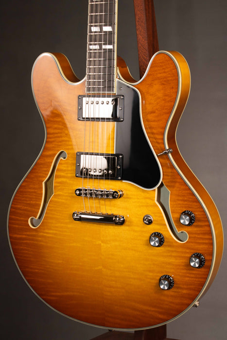 Eastman T486 Thinline Electric Guitar - Goldburst - P2500428