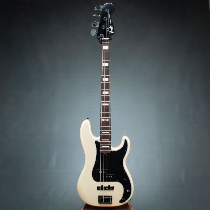 Fender Duff McKagan Signature Deluxe Precision Bass Rosewood Fingerboard B-Stock - White Pearl - MXD2600066B