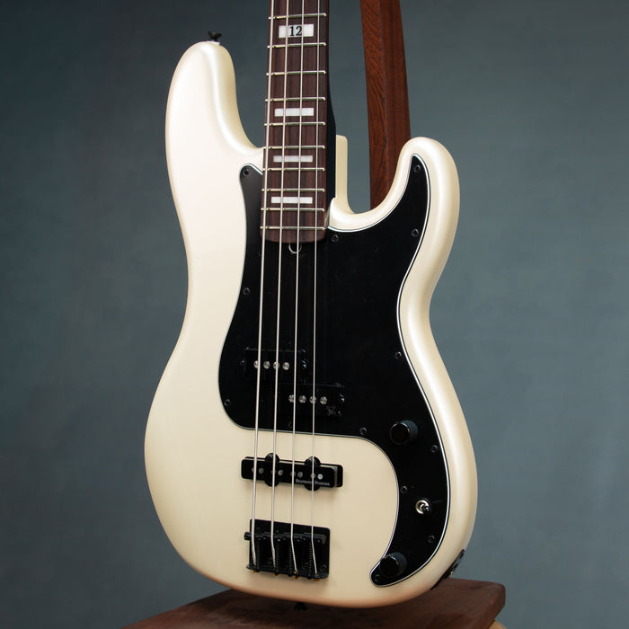 Fender Duff McKagan Signature Deluxe Precision Bass Rosewood Fingerboard B-Stock - White Pearl - MXD2600066B