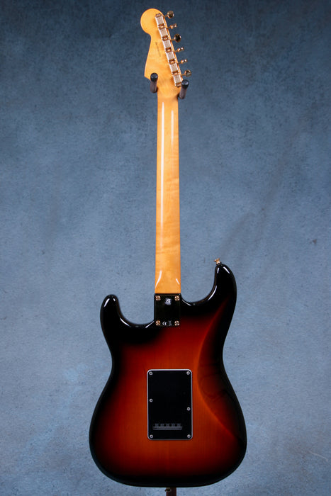 Fender Stevie Ray Vaughan Signature Stratocaster Pau Ferro Fingerboard - B-Stock - 3-Color Sunburst - US22011777B - Clearance