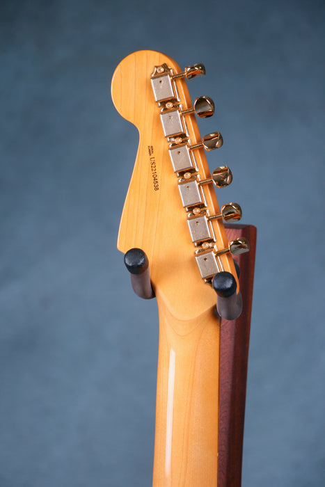 Fender Stevie Ray Vaughan Signature Stratocaster Pau Ferro Fingerboard - 3-Color Sunburst - US22104538