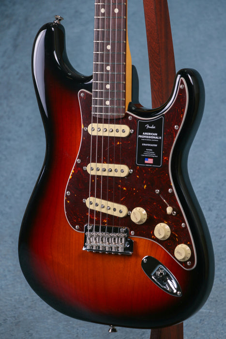 Fender American Professional II Stratocaster Rosewood Fingerboard - 3-Color Sunburst - US240005896