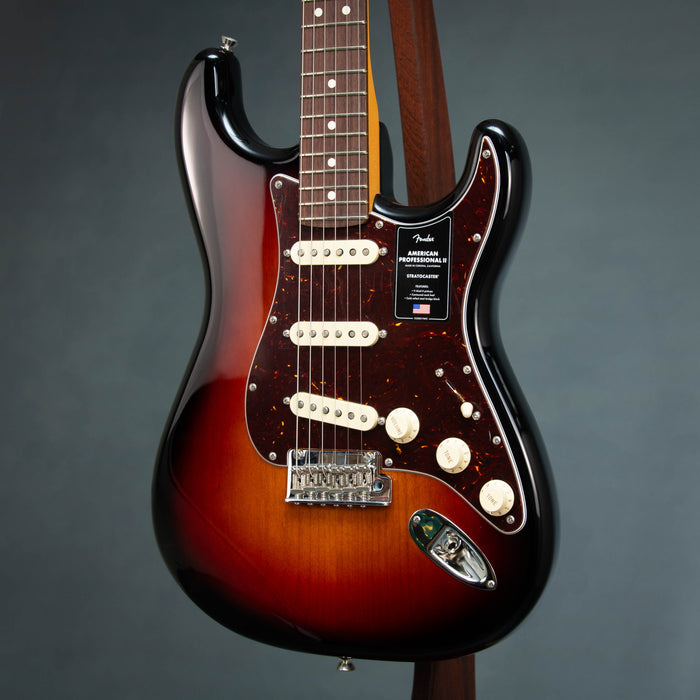 Fender American Professional II Stratocaster Rosewood Fingerboard B-Stock - 3-Color Sunburst - US25044653B
