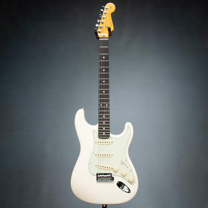 Fender American Professional Stratocaster Rosewood Fingerboard Electric Guitar - Olympic White - US26039098