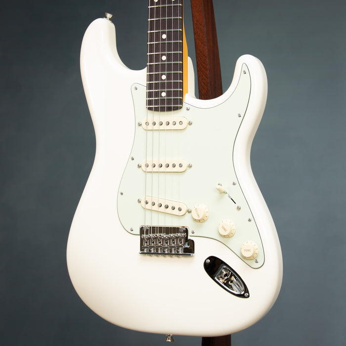 Fender American Professional Stratocaster Rosewood Fingerboard Electric Guitar - Olympic White - US26039098