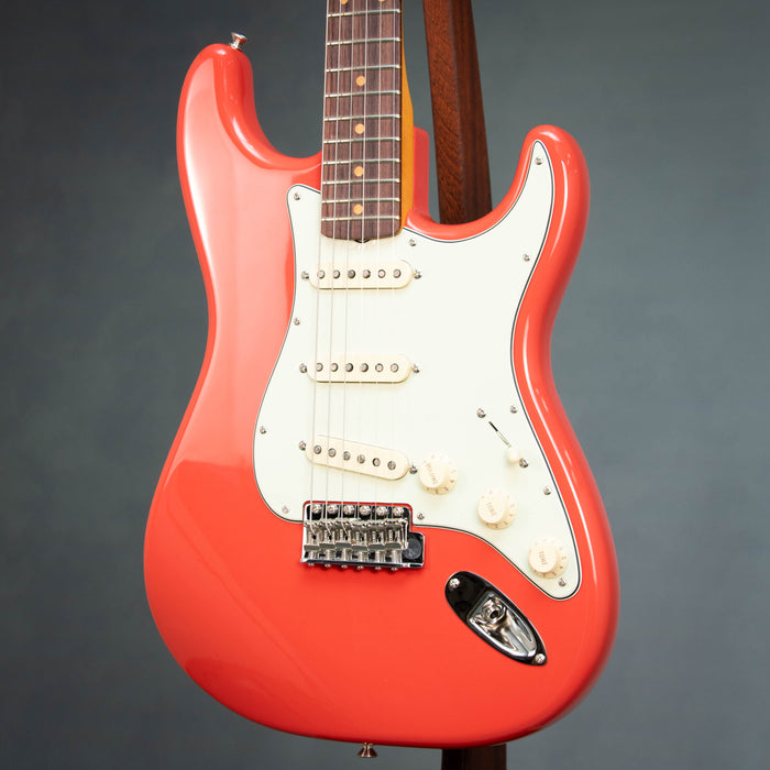 Fender Limited Edition FSR American Vintage II '61 Stratocaster Rosewood Fingerboard - Fiesta Red - B-Stock - V2563224B