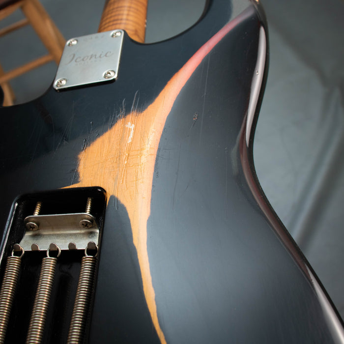 Iconic Solana Vintage Electric Guitar w/Case - Black over Sunburst - Preowned