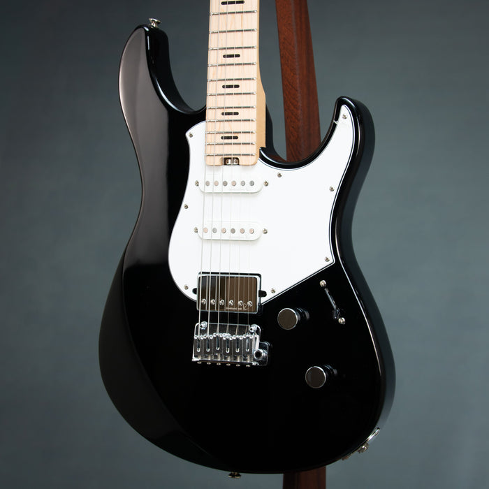 Yamaha Pacifica Standard Plus PACS+12M w/Bag - Black - Preowned