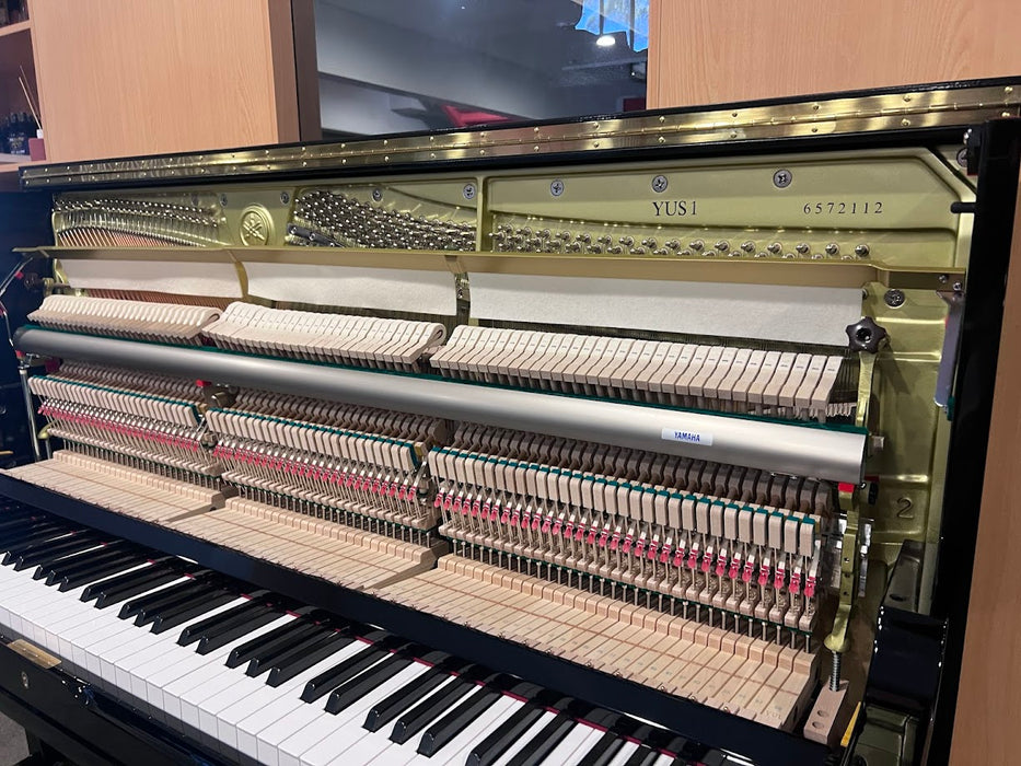 Yamaha YUS1 121cm Preowned Upright Piano 6572112 - Polished Ebony