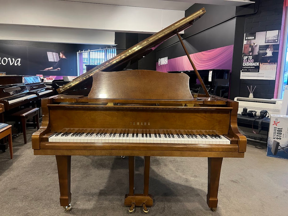Yamaha G2 Preowned Grand Piano 2750365 - Polished Walnut