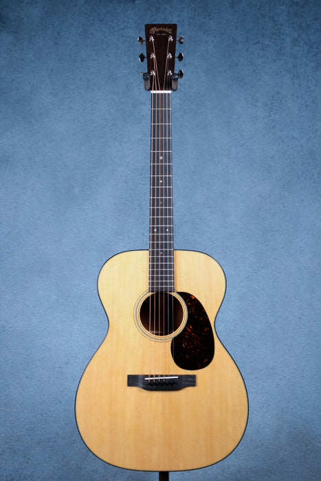 Martin 000-18 Standard Series Auditorium Size Acoustic Guitar - 2790837