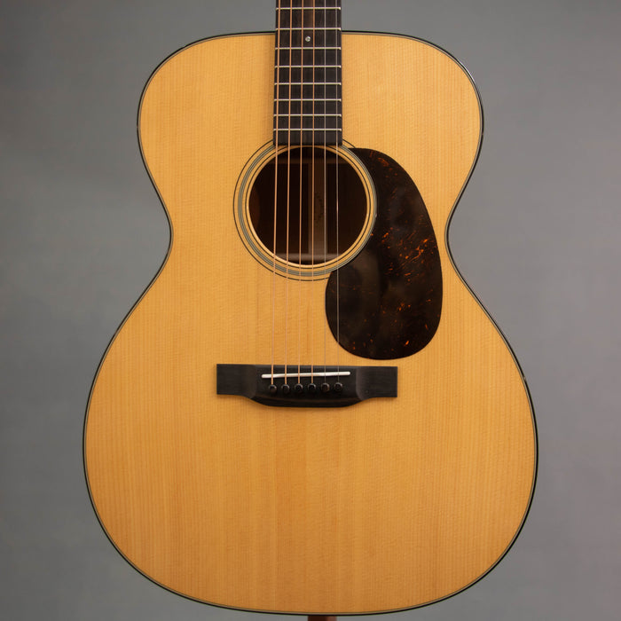Martin 000-18 Standard Series Auditorium Size Acoustic Guitar - 2949268
