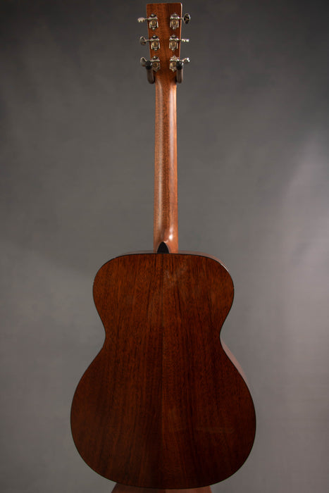 Martin 000-18 Standard Series Auditorium Size Acoustic Guitar - 2949268