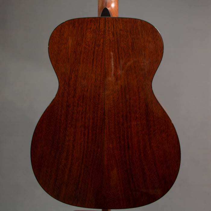 Martin 000-18 Standard Series Auditorium Size Acoustic Guitar - 2949268