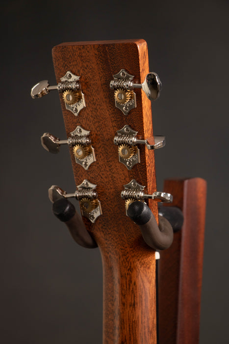 Martin 000-18 Standard Series Auditorium Size Acoustic Guitar - 2949268