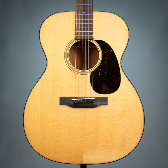 Martin 000-18 Standard Series Auditorium Size Acoustic Guitar - 3004136