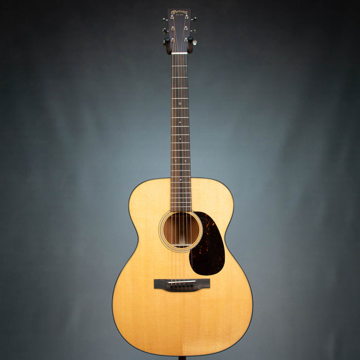 Martin 000-18 Standard Series Auditorium Size Acoustic Guitar - 3004136