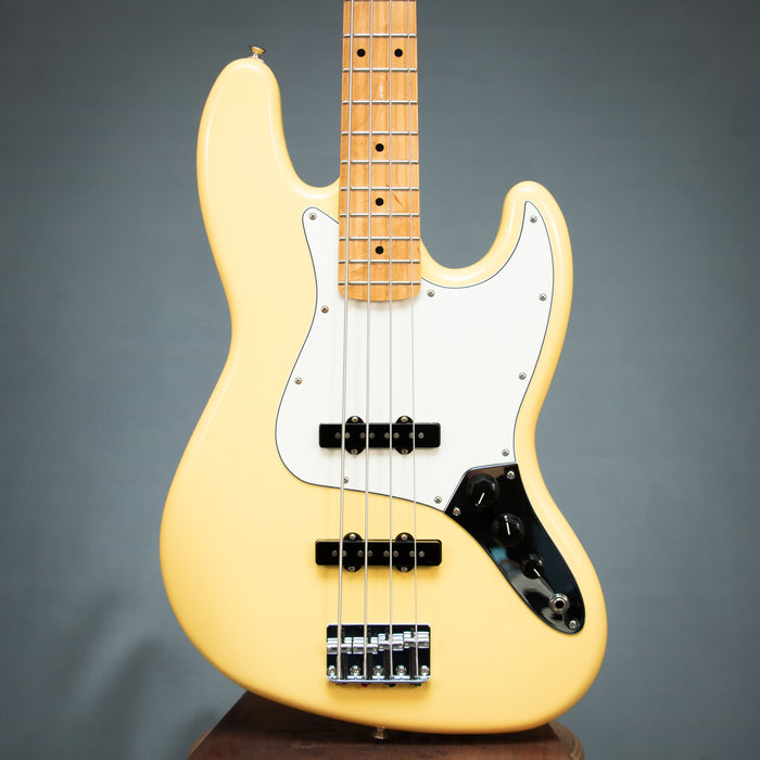 Fender 2022 Player Jazz Bass w/Case - Buttercream - Preowned
