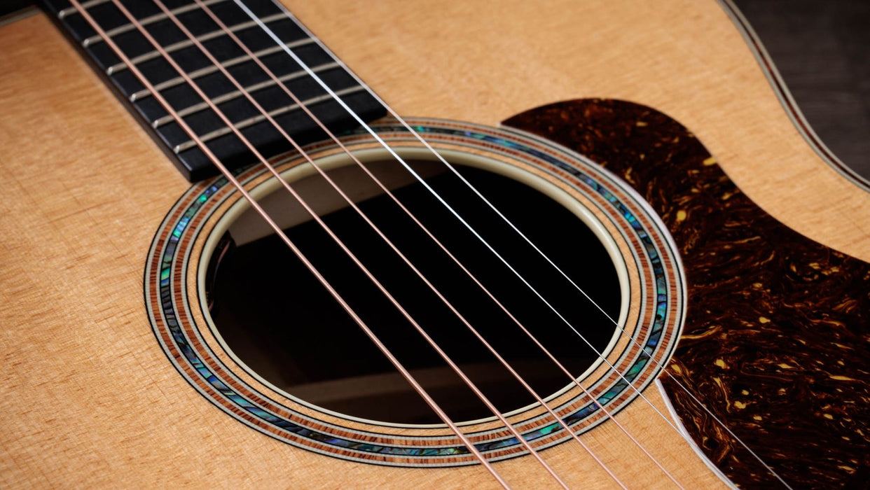 Taylor Gold Label 814e Spruce / Koa Super Auditorium Acoustic Electric Guitar