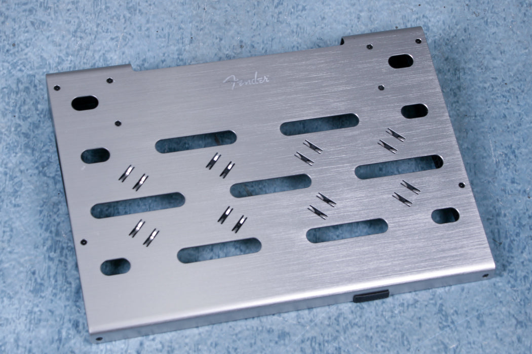 Fender Professional Pedalboard Small w/Bag and Velcro Preowned — DWmusic